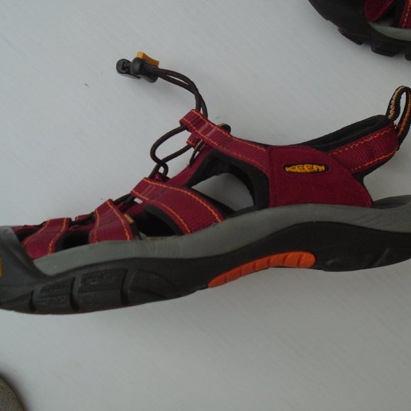 Keen Women's Newport H2 Washable Sandals Size 7 Red - Picture 2 of 4
